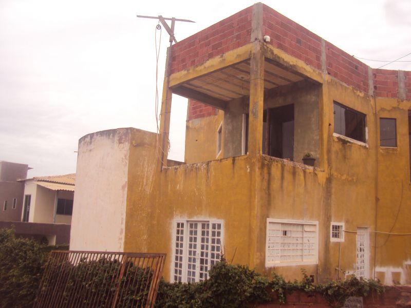 Sobrado de Esquina com 07 Quartos na SUCUPIRA R. FUNDO I