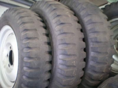 4 rodas aro 16 originais jeep, rural, f-75 willys com pneus militar meia vida