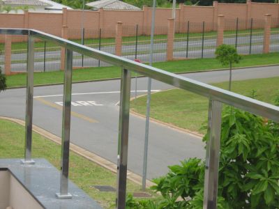 CORRIMÃO EM AÇO-INOX
