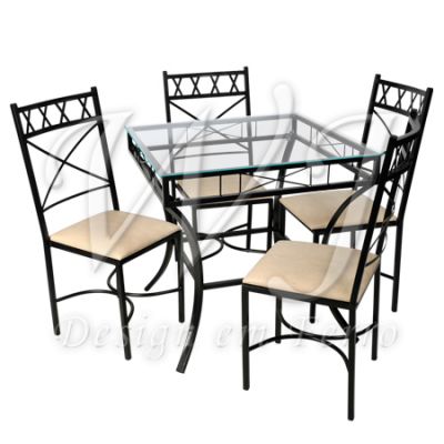 CADEIRAS EMPILHAVEIS E MESAS DESMONTAVEIS PARA FESTA