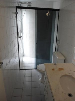 Aluga-se Lindo Apartamento no Morumbi R$ 1.280,00 + condomínio perto do colégio Porto Seguro
