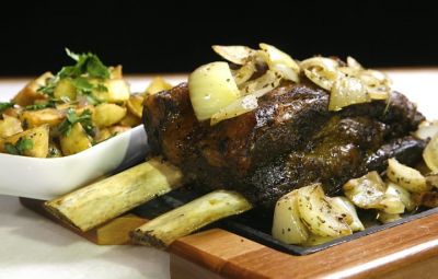 CHURRASQUEIROS, GARÇONS, COZINHEIROS, FRITADORES 