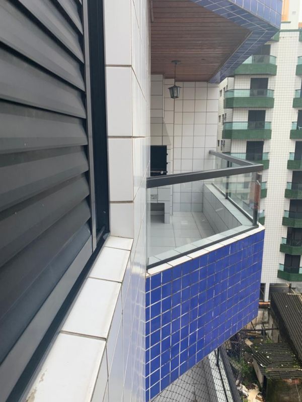 Lindo Apartamento com sacada Gourmet 300 metros da Praia
