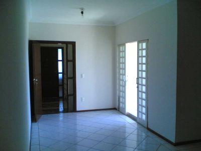 Alugo Apartamento amplo por preço de Ap pequeno