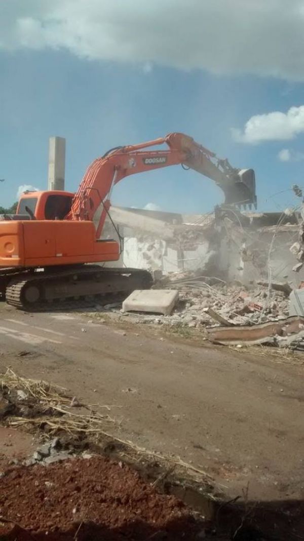 Demolição e Terraplenagem