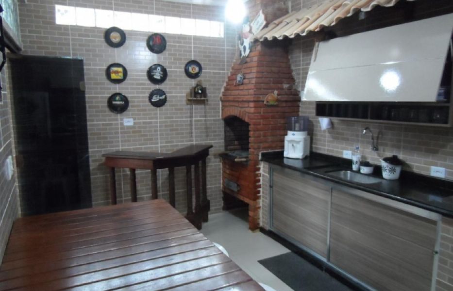 Cód. M019 Casa com churrasqueira garagem p/ 2 carros próx. ao mar