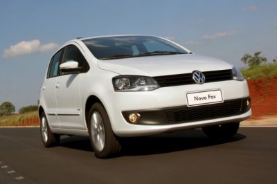 J.A.T.AUTOMOVEIS ..VENDE - SE CARROS NOVO, OKLM ,COM VERIAS  CORES  COM 50 % DE  ENTRADA  FINACIAMOS