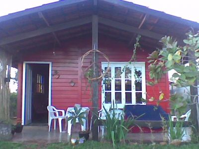 Casa de maçaranduba e alvenaria