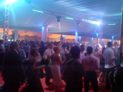 SOM/ILUMINAÇÃO/DJ/TELÃO/ESTRUTURA