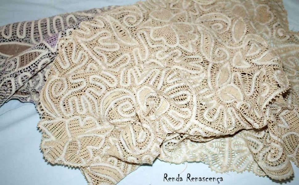 Renda de Luxo feita à maõ para vestidos de noivas em metros