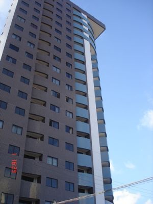 Apartamento com ótima localização em Ponta Negra