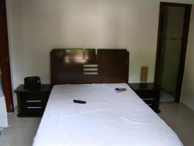 Nova Iguaçu - Condomínio Clube 34 - Casa com 3 Quartos sendo 1 suíte