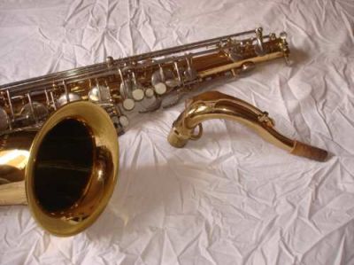 Sax tenor Peace dourado com chaves cromadas