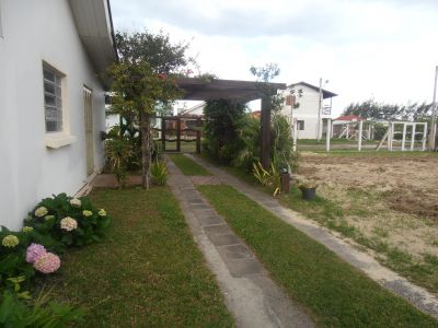 ótima casa de veraneio em imbé 5 quadras do mar