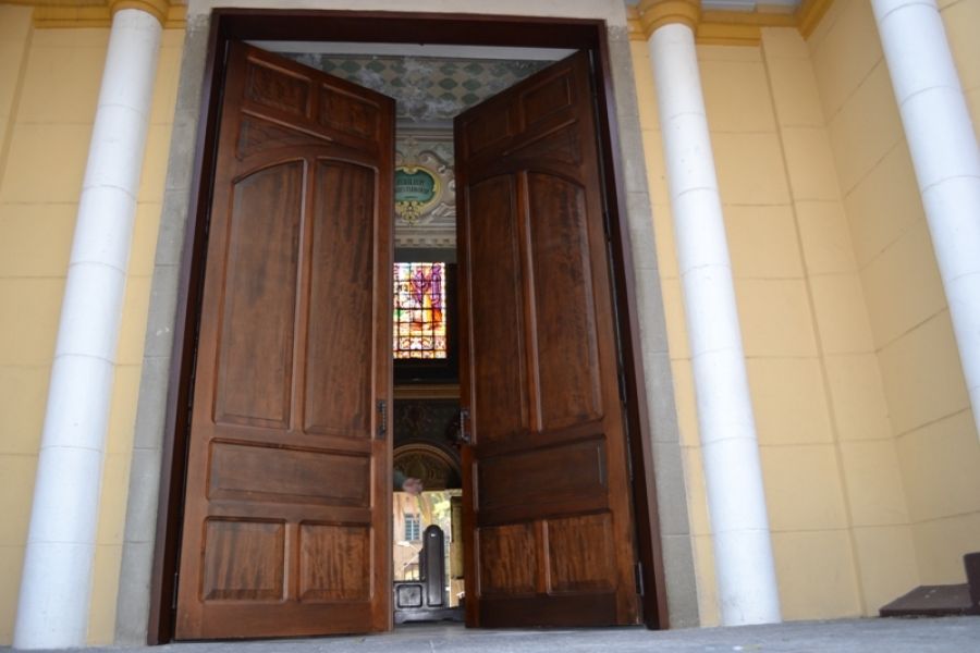 Lustrador de Móveis, Pátinas, Douração e Restaurador.