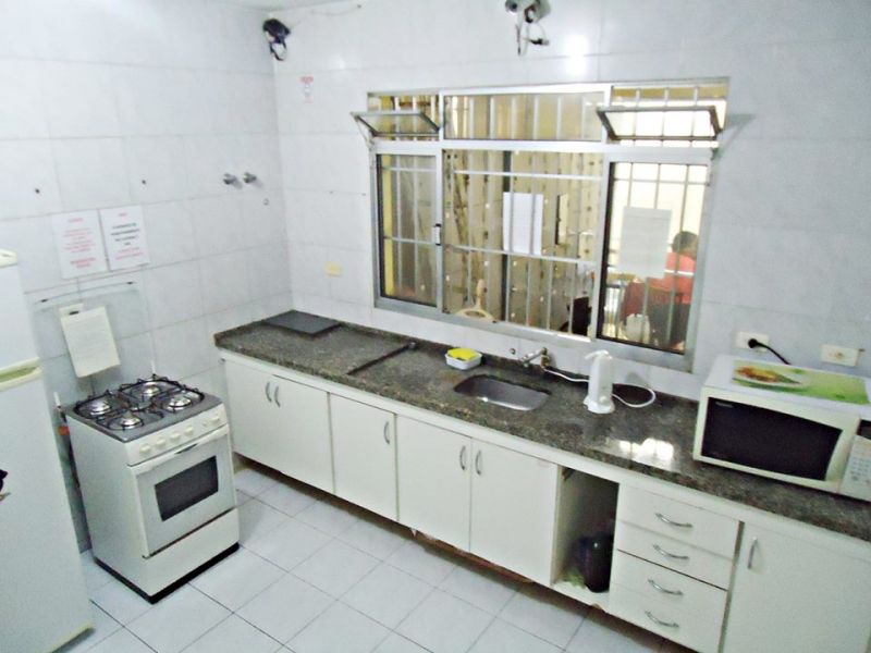 Casa Mobiliada Para Rapazes Próximo ao Metro 