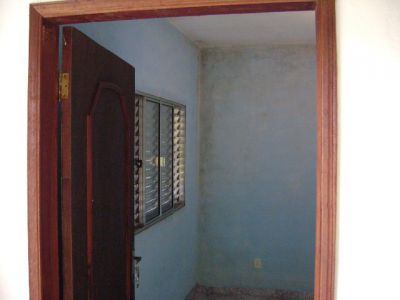 Casa com 02 dorms, 02 WC e 02 vagas