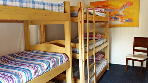 Hostel Alto padrão a 150 metros meto ana rosa a partir de R$ 38