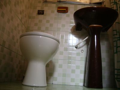 Quarto Duplo Para Apenas Duas Moças Não Fumantes- No Ipiranga $500 Por Pessoa Px. ao Metro Santos-Im