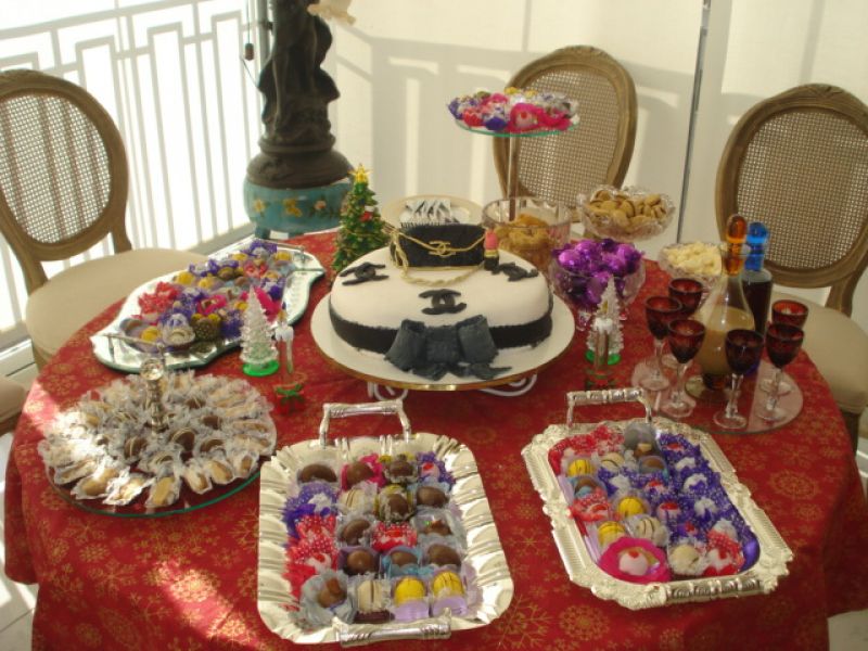 Bolos e docinhos temático chanel maça cupcake buffet completo ceia ovos de pascoa pirulito trufas