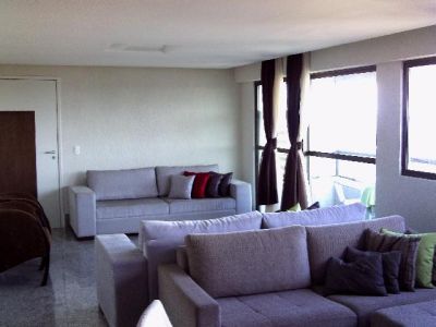 Vendo 4 quartos(1 suíte)