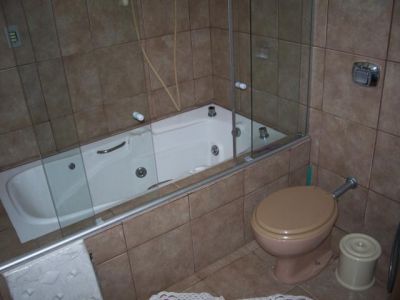 Casa 6 dorm (2 s) 15 pessoas piscina 300 m praia