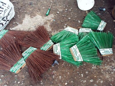 MAQUINÁRIOS PARA FABRICAR VASSOURAS PET