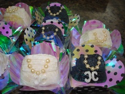 Bolos e docinhos temático chanel maça cupcake buffet completo ceia ovos de pascoa pirulito trufas