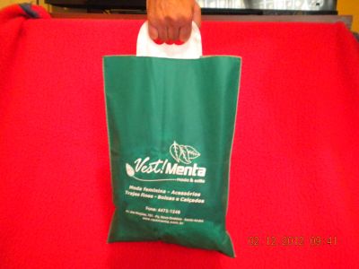sacolas em tnt e embalagens personalizadas.