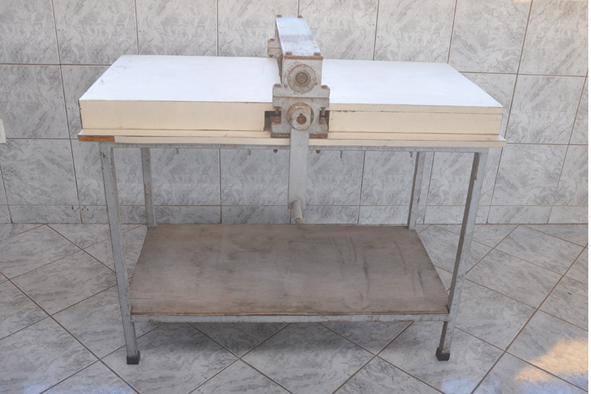 Máquina de corte e vinco