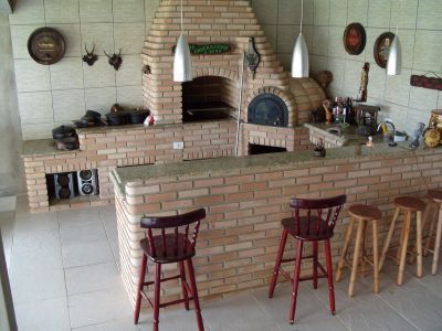 CHURRASQUEIRAS, FORNOS E FOGÕES A LENHA