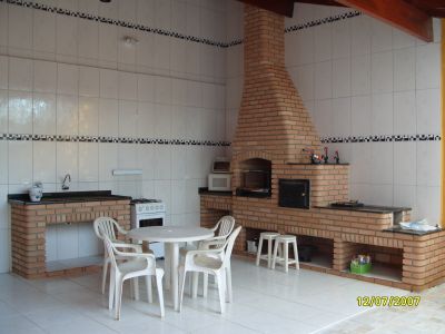 CHURRASQUEIRAS, FORNOS E FOGÕES A LENHA.