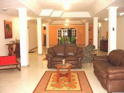 VENDO LINDA CASA 4 SUITES HIDRO PISCINA-permuta