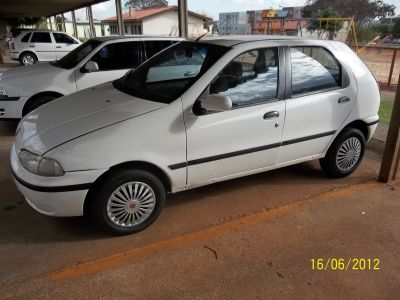 palio 97 1.0 4 p com ar e trava  ac troca 