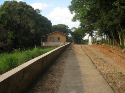 SITIO PRÓXIMO A REPRESA