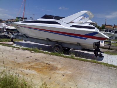 Vendo Lancha com 26 pés de comprimento