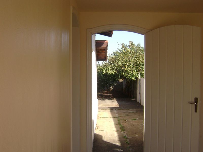 AMPLA CASA, PARA LOCAÇÃO, QUINTAL GRANDE,R$1.200,00