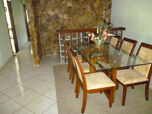 Campo grande - Ótima Casa 4 Quartos/1 Suíte Master - Financia/FGTS