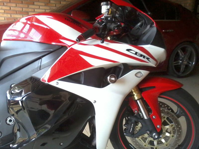 CBR 600 RR Vermelha e Branca 2012 R$41000,00