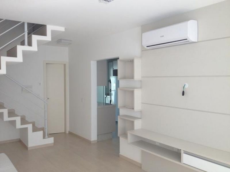 Casa em São José no bairro Forquilhinhas, 3 quartos, 2 vagas