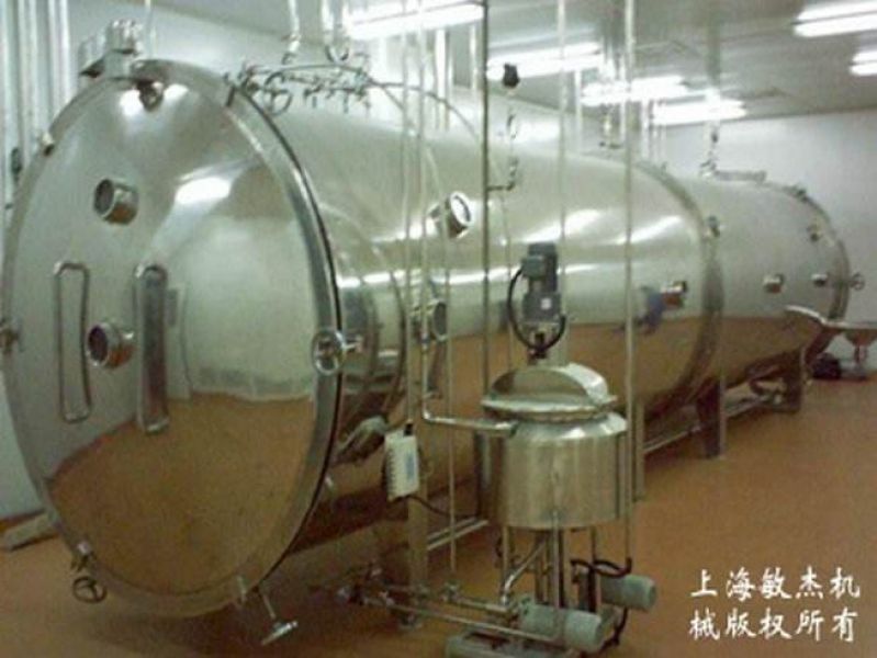 Vacuum dryers