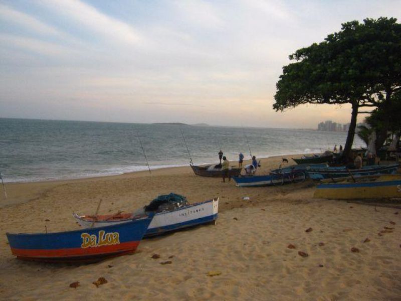 Temporada Aptº De 03 Dormitórios Em Praia De Itapuã - Vila Velha-Es