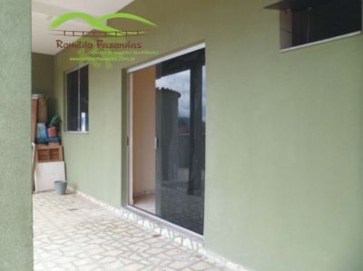 linda casa de 2 pavimento