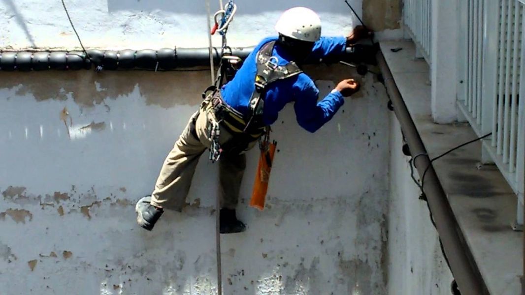 Serviço de alpinismo industrial Balanceiro balancinho rapel cadeirinha suspensa rj rio de janeiro 