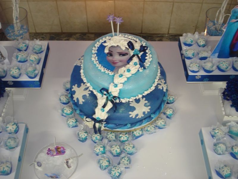 Bolos docinhos modelados primeira comunhão halloween froze peppa arvore francesa maça colorida trufa