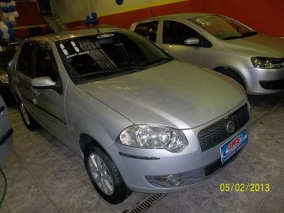 Fiat Siena Attractive 1.4 completo - 2011 impecável prata
