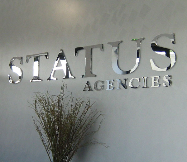 Letras em aço inox e acrilico