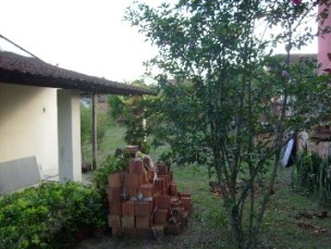 CASA COM TERRENÃO 