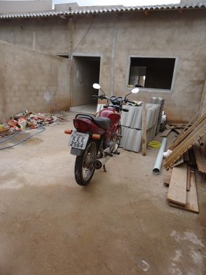 01 CASA, 02 QTS, C/ SUI`TE. NO RES. SANTA FE