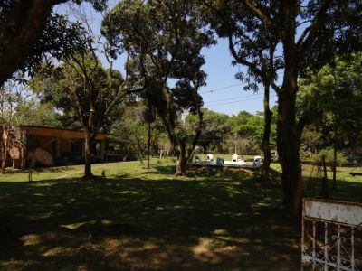 Ótimo sítio, com 6.000 m2, 2 casas, campo de futebol, piscina e muito verde!